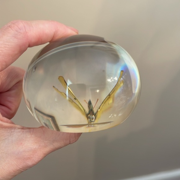 TARAX INFINITY PRODUCTS Yellow Butterfly  PAPERWEIGHT, HANDCRAFTED IN CANADA - Picture 7 of 17